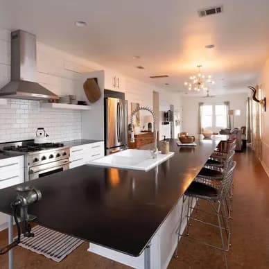 Central Park - Bright Spacious Bungalow